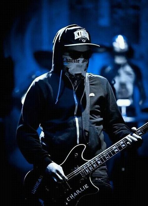 Charlie Scene Hollywood Undead Charlie Scene Hollywood Undead, Hollywood Undead Aesthetic, Hollywood Undead Charlie Scene, Charlie Scene, Rap Metal, Masked Men, Hollywood Undead, Scene Art, Masked Man