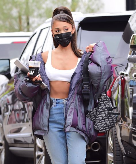 Ariana Grande Rocked A Puffer Jacket In The Middle Of Summer Ariana Grande Outfits, Walking Down The Street, Ariana Grande Fans, Ariana Grande Cute, Ariana Grande Style, Ariana Grande Wallpaper, Ariana Grande Photoshoot, Ariana Grande Photos, Ariana Grande Pictures