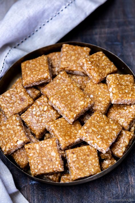 Crushed Peanut Chikki is a very popular Indian brittle (sweet) recipe made of two main ingredients crushed roasted peanuts and jaggery and flavored with cardamom. Its also known as gajak and popular during the winter season especially during the festivities of Lohri and Makarsankranti.Crushed Peanut Chikki. #chikki #gajak #healthy #snack #dessert #indiandessert #festivalfood #snackbar #jaggery #peanuts Peanut Chikki Recipe, Nigerian Snacks, Jaggery Recipes, Peanut Chikki, Testy Food, Peanut Brittle Recipe, Brittle Recipes, Diwali Sweets, Sweet Recipe