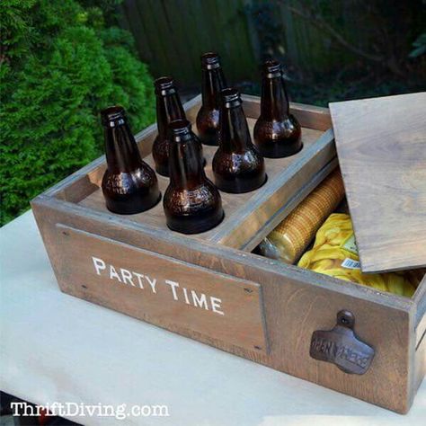 Beer and snack box Diy Drink Holder, Drink Holder Diy, Snack Holder, Beer Bucket, Diy Drinks, Beer Holders, Diy Holder, Store Ideas, Snack Box