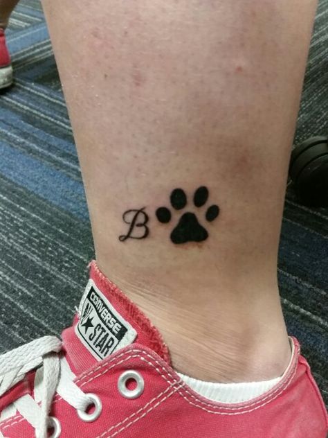 Initial and paw print. Paw With Letter Tattoo, Dog Paw Tattoo With Letter, Paw Print With Initial Tattoo, Paw Print Tattoo With Initial, Dogs Paw Tattoo, Body Writing, Dogs Tattoo, Cat Tattoo Simple, Dogs Paw