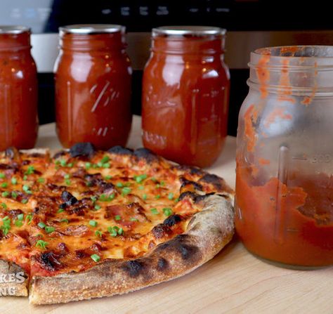 Homemade Pizza Sauce Recipe for Canning Pizza Sauce Canning Recipe Water Bath, Canning Pizza Sauce, Fall Canning, Hot Water Bath Canning, Water Bath Canning Recipes, Canning Kitchen, Pizza Sauce Recipe, Fresh Tomato Sauce, Pizza Sauce Homemade