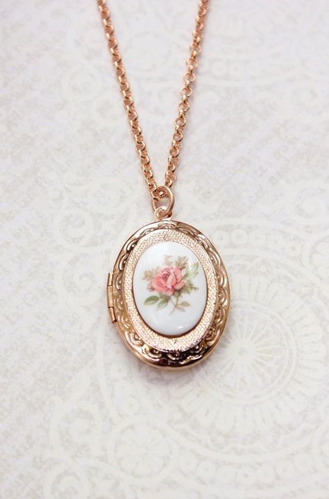 Rose Gold Locket, Gold Locket Necklace, Oval Locket, Modern Disney, Gold Locket, Photo Locket, Top Drawer, Soft Grunge, Rose Gold Jewelry