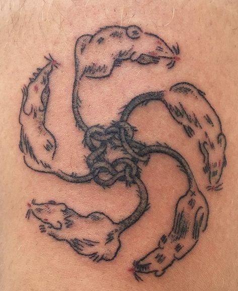 Funny Random Tattoos, Zoology Tattoo Ideas, Transmasc Tattoo Ideas, Fursona Tattoo, 5 Inch Tattoo Ideas, Small Tattoo Doodles, Pale Man Tattoo, Animal Jaw Tattoo, Macabre Tattoo Ideas