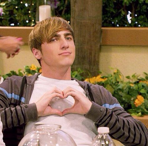 💜 Big Time Rush Kendall, Pink Smoothie, Kendall Schmidt, Disney Live Action, Big Time Rush, King Of My Heart, Big Time, Big Love, Future Boyfriend