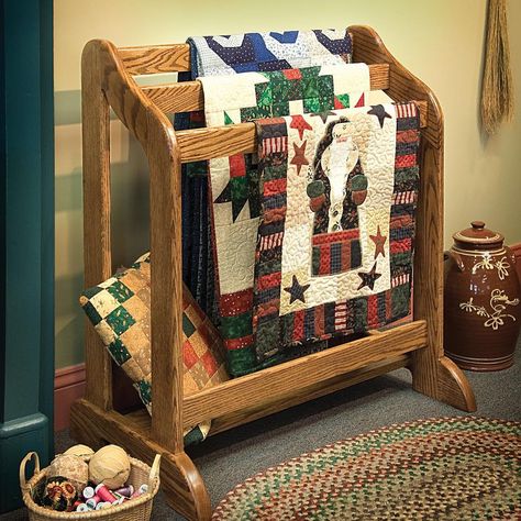 Quilt Stand, Woodworking Plans Toys, Quilt Ladder, Quilt Display, Quilt Rack, Wood Craft Projects, Hanging Quilts, Wood Crafting Tools, Wood Magazine