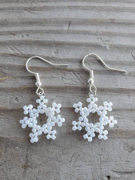 Snow Flake Beaded Earrings, Beaded Snowflake Earring, Beaded Christmas Earrings Patterns, Holiday Beaded Earrings, Beads Snowflakes, Beaded Snowflake Earrings, Christmas Bead Necklace, Earrings With Price, Beaded Ornaments Diy