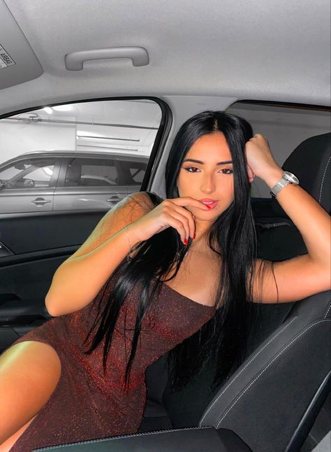 Pic in the car Baddie Car Pictures, Pose In Car Picture Ideas, Instagram Baddies Pictures, Insta Photo Ideas Baddie, Insta Photo Ideas Car, Car Pictures Instagram Baddie, Inside Car Photoshoot Instagram, Photos In Car Ideas, In Car Picture Ideas