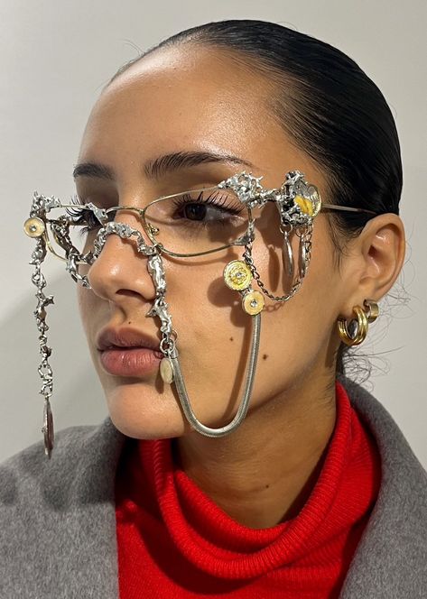 gastt Fashion on X: "Liquid Smooth Metal Work Glasses by @mourninghair . https://t.co/D5eXbTvNtS" / X Liquid Smooth, Glasses Frames Trendy, Sweet Jewelry, Dope Jewelry, Jewelry Lookbook, Fall Jewelry, Metal Work, Fantasy Jewelry, Jewelry Inspo