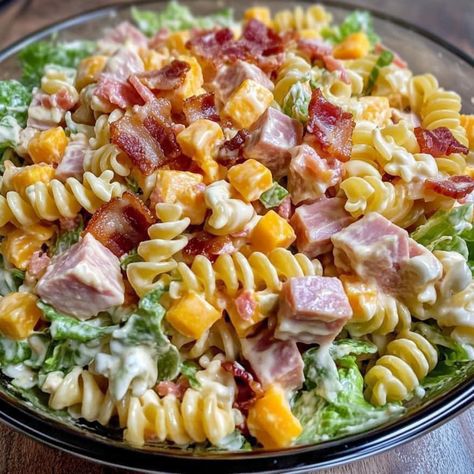 Club Sandwich Pasta Salad Greek Pasta Salads, Pasta Salads Cold, Picnic Pasta, Cold Pasta Recipes, Creamy Pasta Salads, Cold Salads, Creamy Pasta Dishes, Savory Cheese, Easy Pasta Salad Recipe