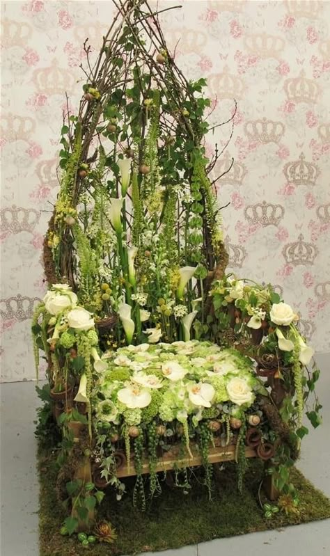 Persephone's throne Fantasy Forest Party Decorations, Fantasy Throne Chair, Plant Throne, Fae Wedding Theme, Nature Throne, Tree Throne, Forest Throne, Flower Throne, Fantasy Decorations