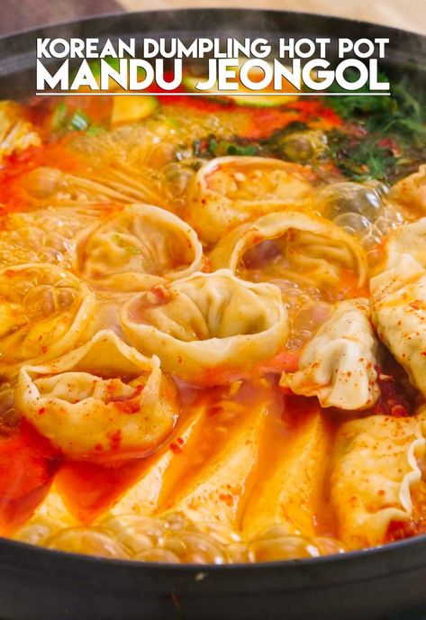 Korean Mandu Soup, Jeongol Recipe, Mandu Jeongol, Korean Dumpling, Dinner Classics, Korean Dumplings, Korea Town, Hot Pot Recipe, Korean Soup