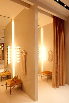 Retail Store Interior Design, Retail Lighting, Retail Store Interior, Store Layout, Boutique Interior Design, Regal Design, Boutique Decor, Store Interiors, Showroom Design