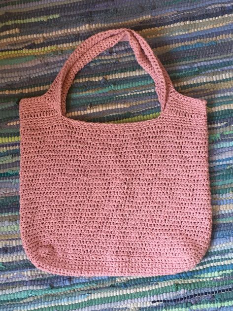 Easy Crochet Tote (Free Pattern) – Patchworked Crochet Crochet In The Round, Tote Bag Pattern Free, Crochet Snowflake Pattern, Tunisian Crochet Patterns, Fall Crochet Patterns, Free Crochet Bag, Crochet Bag Pattern Free, Crochet Market Bag, Crochet Handbags Patterns