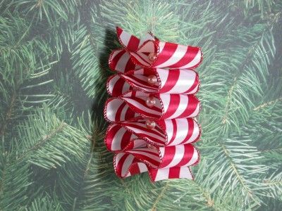 Ribbon Candy Christmas ornament. Use striped ribbon in any color, a needle and thread through the middle keeps it together and creates a hanging loop. Use beads in between layers to keep them seperate. Scrap Ribbon Tree Ornament, Fabric Ribbon Candy Ornament, Ornament Ribbon Bow, Diy Christmas Candy, Christmas Carnival, Ribbon Ornaments, Ribbon Candy, Candy Ornaments, Easy Christmas Ornaments