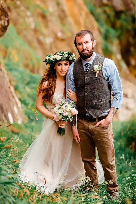 30 Rustic Groom Attire For Country Weddings ❤️ rustic groom attire pants blue t shirt waistcoat the lous ❤️ See more: http://www.weddingforward.com/rustic-groom-attire/ #wedding #bride Bohemian Groom, Rustic Groom, Casual Grooms, Casual Wedding Attire, Mens Wedding Attire, Groom Wedding Attire, Bohemian Style Wedding, Groom Looks, Wedding Groomsmen