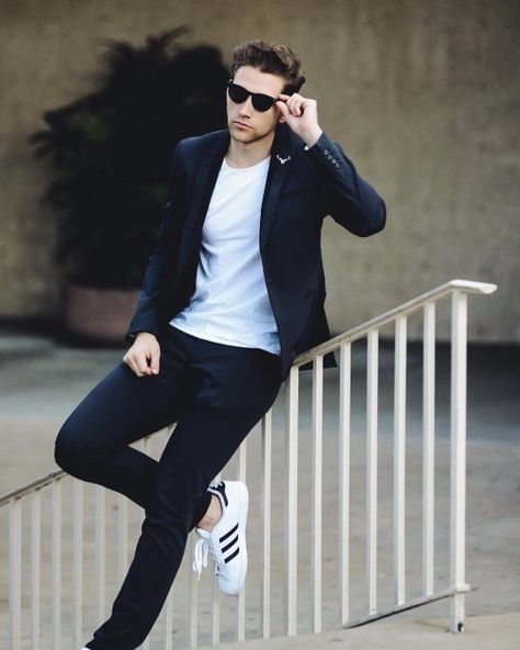 Blazer Outfits Men, Urban Wear Women, Mens Fashion Sweaters, Fashion Network, Suits Men, Mens Fashion Urban, Fashion Suits For Men, Urban Dresses, Mens Fashion Suits