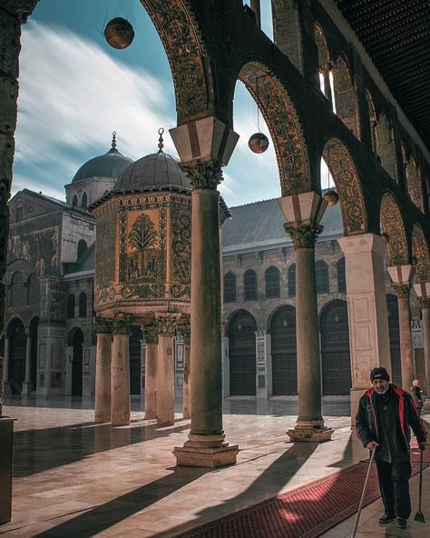 Damascus Syria Aesthetic, Great Mosque Of Damascus, Syrian Architecture, Asian Buildings, Umayyad Caliphate, Syria Pictures, Wallpaper Ramadhan, December Morning, Aleppo Syria