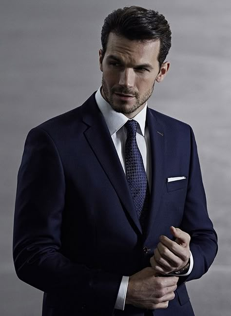 Adam Cowie - Model en 2019 | Mode homme, Mode et Beaux mecs Adam Cowie, Corporate Headshot Poses, Pose Pengantin, Male Portrait Poses, Business Portrait Photography, A Man In A Suit, Man In A Suit, Mens Photoshoot Poses, Male Models Poses