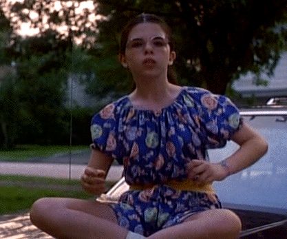 90s dancing popular saw welcome to the dollhouse heather matarazzo dawn wiener i want to be popular #gif from #giphy Dawn Wiener, Heather Matarazzo, Bel Powley, Random Encounters, Welcome To The Dollhouse, Old Gregg, Vintage Scene, Ugly Betty, Beauty Works