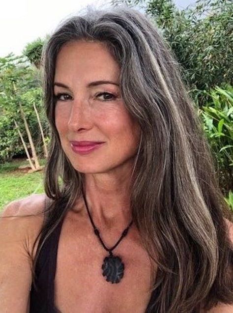 25 BEST HAIRSTYLE IDEAS FOR OLDER WOMEN - valemoods Skin Self Care, Silver Haired Beauties, Growing Your Hair Out, Grey Hair Transformation, Gorgeous Gray Hair, Grey Hair Inspiration, Beautiful Gray Hair, Silver Grey Hair, Natural Gray Hair