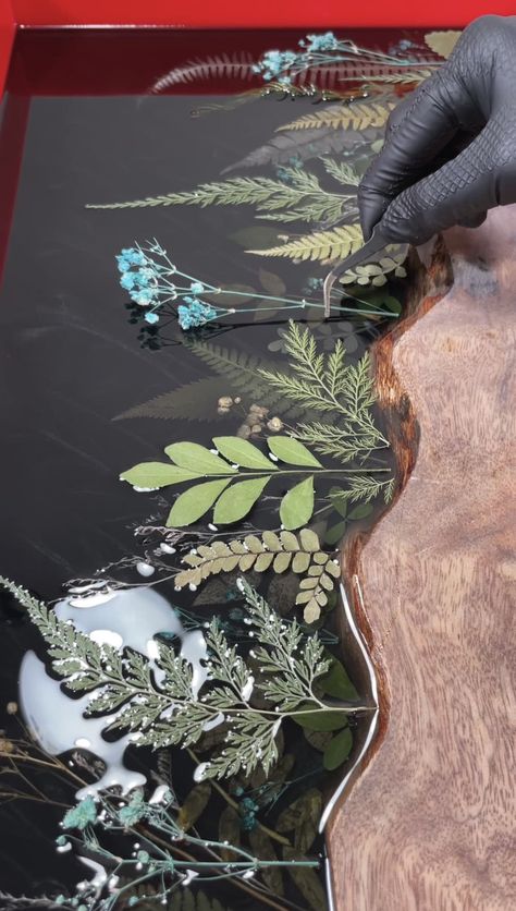 How to Make a Wood and Resin Tray with Pressed Flowers Kelly Johnson, Diy Resin Table, Resin And Wood Diy, Wood Resin Table, Resin Table Top, Epoxy Resin Diy, Resin Tray, Epoxy Resin Table, Wood And Resin