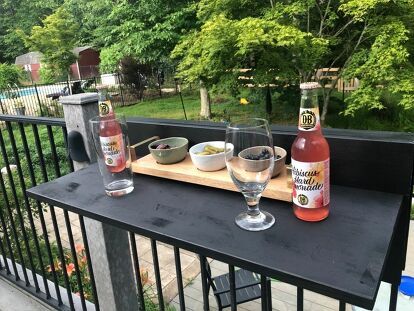 How to Build a Portable Slide-on Railing Bar Top / Counter Railing Bar Top, Deck Railing Table, Diy Wine Bar, Railing Bar, Railing Table, Buffet Counter, Homemade Modern, Small Porch, Balcony Bar