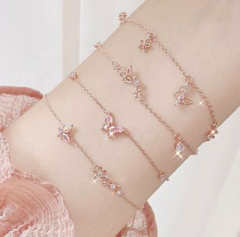 Girly Jewelry Bracelets, Girly Accessories Bracelets, Pretty Bracelets Aesthetic, Necklaces Preppy, Bracelets Fancy, Fancy Bracelets, Aesthetic Bracelet, Girly Bracelets, Fancy Bracelet