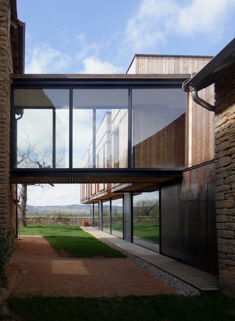 Bézornay-Contemporary architecture in Burgundy - architecture contemporaine bois - Bourgogne Hallway Extension, Cottage Room, Archi Design, Glass Walls, Casa Container, Structure Architecture, Mountain House, House 2, Contemporary Architecture