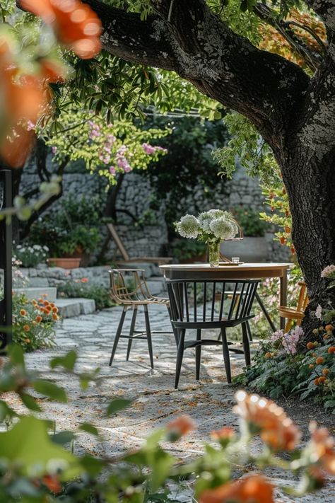 Landscaping Ideas Under Oak Trees: Tips & Inspo Cork Oak Tree, Under Tree Sitting Area, Deck With Trees Through Them, Oak Tree Landscaping, Deck Around Trees, Oak Trees Landscaping, Creative Landscaping, Courtyard Gardens, Courtyard Gardens Design