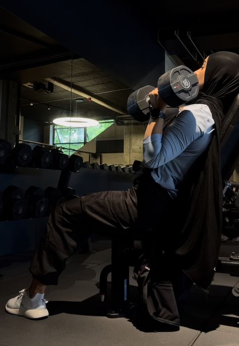 Hijabi Gym Aesthetic, Hijabi Fitness, Hijabi Sports Outfit, Women Gym Aesthetic, Hijab Gym Outfit, Gym Hijab, Modest Gym, Modest Gym Outfit, Hijab Sport