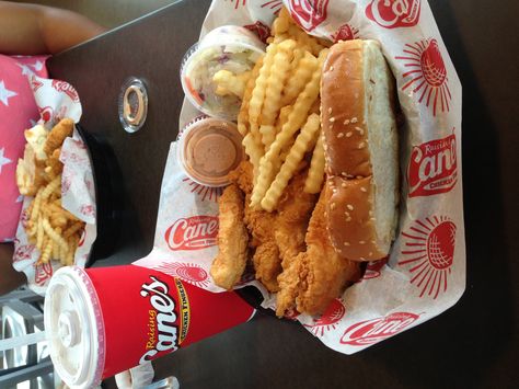 Raising Cane's. . .this place was soooo good!!!! Raising Canes Aesthetic, Rising Canes, Canes Food, Raising Canes, Best Fast Food, Food Gallery, Chicago Food, Food Babe, Yummy Comfort Food