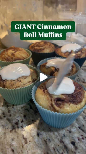 Jumbo Breakfast Muffins, Jumbo Apple Muffins Recipe, Jumbo Cinnamon Muffins, Bakery Muffins Jumbo, Jumbo Fluffy Walnut Apple Muffins, Jumbo Muffin Recipes, Jumbo Cupcake, Cinnamon Roll Muffins, Silicone Cupcake Liners