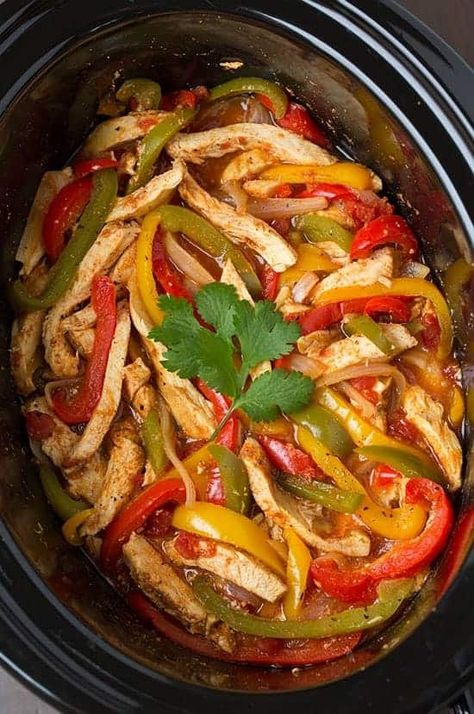 Healthy slow cooker chicken recipes prove that comfort food can be both healthy and easy to prepare! Plus tips for cooking your chicken in the crock pot. Resep Makanan Beku, Slow Cooker Chicken Fajitas, Easy Slow Cooker Chicken, Chicken Fajita Recipe, Salt Grinder, Fajita Seasoning, Healthy Slow Cooker, Crockpot Dishes, Cooking Classy