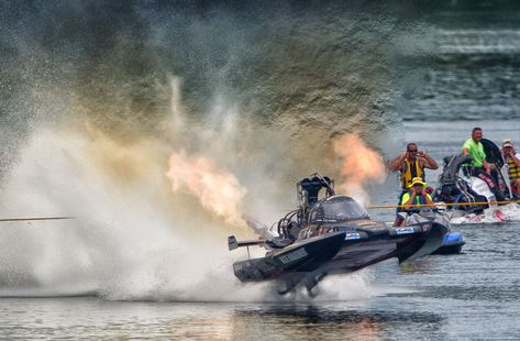 Nikon Miami: Amazing Drag Boat Captures by NikonMiami photographer Charlie Lai Drag Boat Racing, Hydroplane Boats, Utility Boat, Offshore Boats, Boat Racing, Cars Girls, Row Boats, Ski Boats, Boat Pics