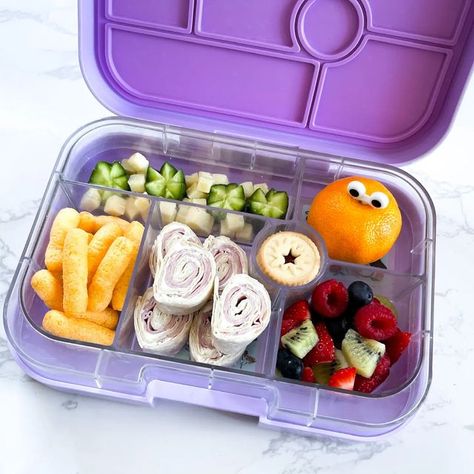 Kids' Food Ideas - Packed Lunch & Snacks on Instagram: "POST SWAP!! NURSERY LUNCHBOX 💜 Last night when I asked what content would be helpful, one thing people asked for was nursery lunch ideas. As my kids are primary school aged now, it's hard to remember the younger lunches - but @eating.with.amelia_ has a preschooler and shares loads of food ideas, including @yumboxlunch ideas sometimes too!! I love these cream cheese and ham wrap bites! A rolled up wrap, sliced mini for little hands - and d Primary School Lunch Box Ideas, Brown Bag Lunch Ideas, Kosblik Idees, Bag Lunch Ideas, Ham Wraps, Kids Packed Lunch, Brown Bag Lunch, Lunch Box For Kids, Kids Lunch Ideas