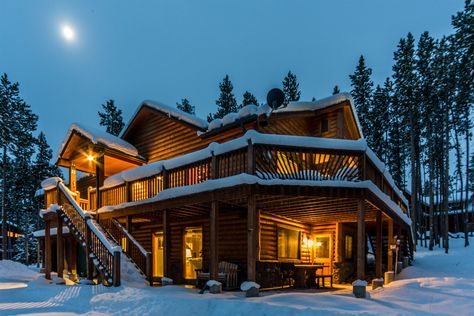 You can afford your dream getaway. Complete with hot tubs, mountain views and more, winter is magical in these luxury cabin rentals. And they're cheap too. Aspen Colorado Cabins, Colorado Cabins, Wraparound Porch, Shingle Colors, Colorado Winter, Log House, Vacation Cabin, Colorado Vacation, Architecture Model Making