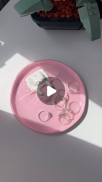 ангелина on Instagram: "This must be the cutest tray I’ve ever made 🐰🎀   #diy #diycrafts #clay #clayart #claytray #diyhomedecor #explore #reels" How To Make A Clay Tray, Clay Tray Tutorial, How To Make Clay Jewelry Tray, Clay Tray Diy, Diy Clay Tray, Kuromi Clay Tray, Clay Tray, Polymer Clay Tray Jewelry Dish, Tray Diy