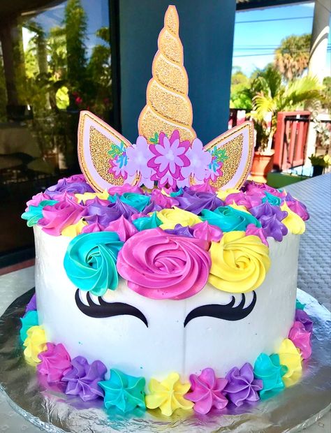 Jednorog Torta, Unicorn Face Cake, Unicorn Cake Design, Unicorn Birthday Party Cake, Unicorn Birthday Decorations, Rainbow Unicorn Cake, Unicorn Themed Birthday Party, 4th Birthday Cakes, Unicorn Birthday Cake