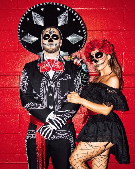 FITNESS APP-MOVEBYMELISSA.COM on Instagram: “Happy Halloween💀2017 Makeup by @mua.alexander Photo by @darion_ko Styled by me!” Halloween Costume Ideas Diy, Mexican Halloween Costume, Halloween Costume Couple, Mexican Halloween, Meme Costume, Couples Halloween Costumes, Sugar Skull Costume, Halloweenský Makeup, Best Couples Costumes