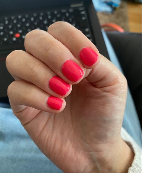 End Of Summer Nails 2023, Pink Red Nail Color, Bright Summer Nails Solid Color, Summer Nails 2023 Gel Short, Dip Nail Colors Summer 2024, Summer Nails 2024 Dip Powder, Bright Pink Dip Nails, Summer Nail Colors 2023, 2024 Summer Dip Nails