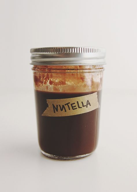 A glorified simple syrup fit for iced lattes, hot lattes, ice cream drizzles, and whatever else you can dream up. Nutella Syrup Recipes, Nutella Syrup, Paleo Beverages, Nutella Sauce, Nutella Latte, Nutella Coffee, Recipes Copycat, Iced Lattes, Pumpkin Crisp