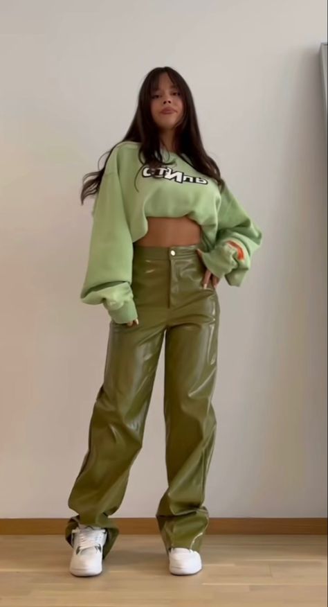 Light Green And Dark Green Outfit, Green On Green Outfit, Green Leather Pants Outfit, Green And Black Outfits, Khaki Aesthetic, Outfit With Cargo Pants, Jade Core, Green Trousers Outfit, Shopping Outfit Winter