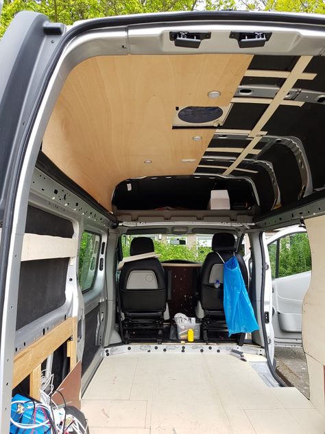 The floor, ceiling and walls of your campervan conversion - Renault Trafic DIY Campervan Conversion Vehicle Living, Moto Van, Ford Transit Camper Conversion, Flexible Plywood, Kangoo Camper, Diy Van Conversions, T3 Vw, Kombi Motorhome, Ford Transit Camper