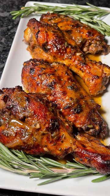 Turkey Drumstick Recipe Oven Baked, Turkey Legs In Oven, Oven Baked Turkey Wings, Cajun Turkey Wings, Oven Baked Turkey, Bake Turkey Wings Recipe, Rotisserie Turkey, Turkey Wings Recipe, Roasted Turkey Legs