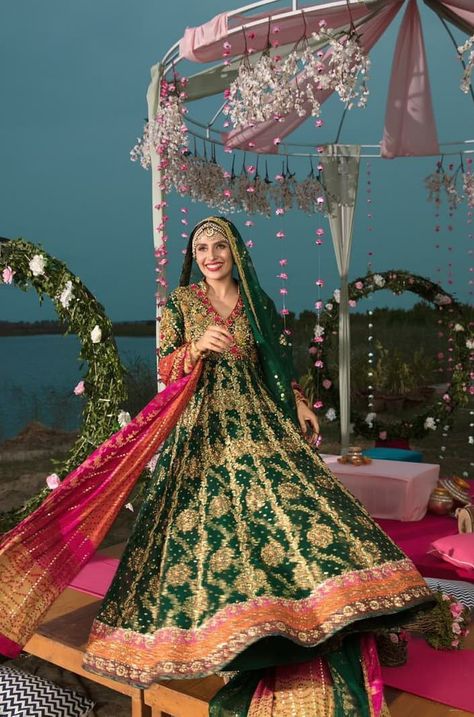 Designer Lehnga Choli, Danish Taimoor, Bridal Mehndi Dresses, Mehndi Dresses, Pakistani Women Dresses, Mehndi Dress, Shadi Dresses, Wedding Lehenga Designs, Latest Bridal Dresses