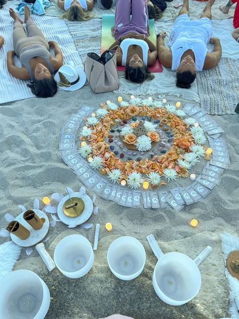 Full Moon Ceremony Circle, Sacred Ceremony Space, Beach Meditation Aesthetic, Spiritual Birthday Party Ideas, Full Moon Ceremony Ideas, Retreat Altar, Full Moon Altar, Spiritual Birthday Party, Yoga Ceremony