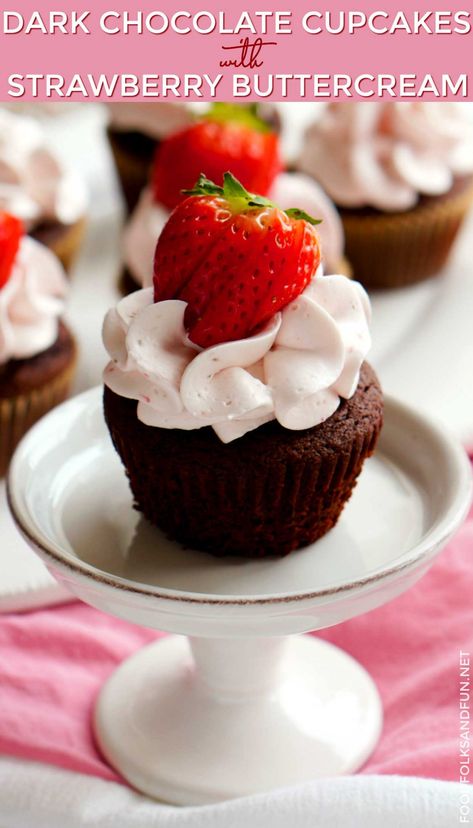 The best Dark Chocolate Cupcake recipe! Chocolate Wedding Cupcakes, Strawberry Swiss Meringue Buttercream, Chocolate Strawberry Cupcakes, Homemade Chocolate Cupcakes, Perfect Cupcakes, Dark Chocolate Cupcakes, Chocolate And Strawberry, Strawberry Cupcake, Diy Easy Recipes