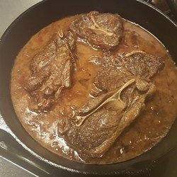 Braised Lamb Shoulder Chops Recipes, Braised Lamb Chops, Lamb Loin Chop Recipes, Steak Ideas, Braised Lamb Shoulder, Lamb Shoulder Chops, Pork Chop Dishes, Wine Gravy, Red Wine Gravy