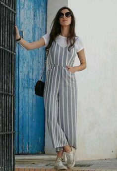 Outfit With White Sneakers, Bershka Sneakers, Jumpsuit Outfit Casual, Western Wear Outfits, Casual Indian Fashion, Casual College Outfits, Salwar Kamiz, Trendy Dress Outfits, Casual Day Outfits